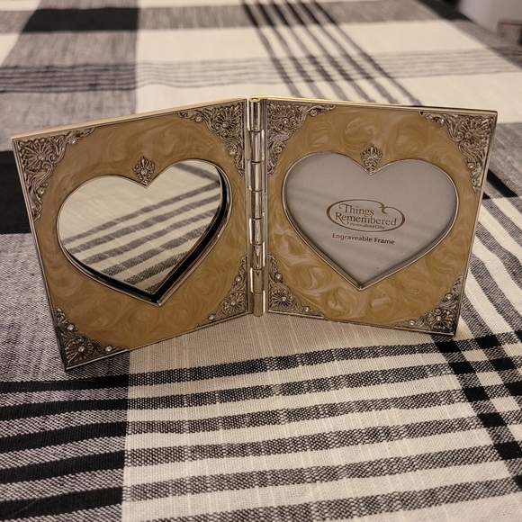 New! Things Remembered Engraveable Heart Frame - Picture 2 of 5